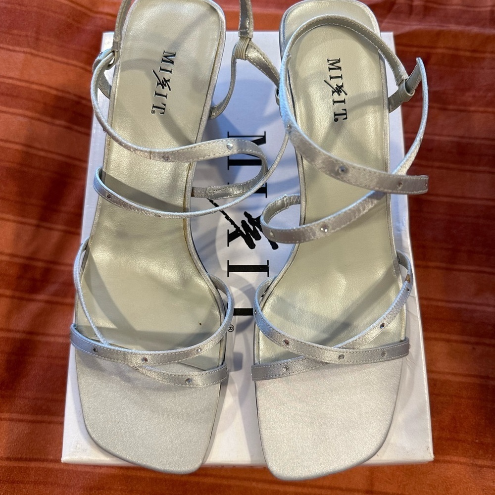 Mixit Frankie Silver Strappy Sandals 9.5M Square Toe Mid Heel Formal Wedding - Picture 1 of 8